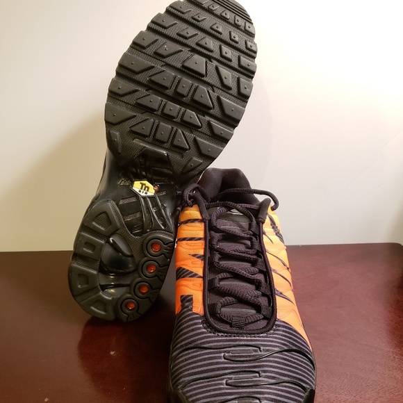 Nike Air Max Plus TN AT0040-002 Black Yellow Orang - Picture 3 of 8